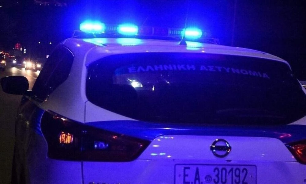 Τρόμος για υπάλληλο περιπτέρου στη Δάφνη: Ληστεία με την απειλή πιστολιού και μαχαιριού